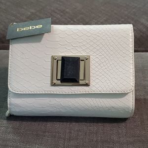 White bébé stylish clutch